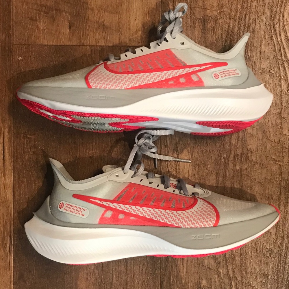 NIKE Zoom Gravity Women’s Sz 7 grey/red